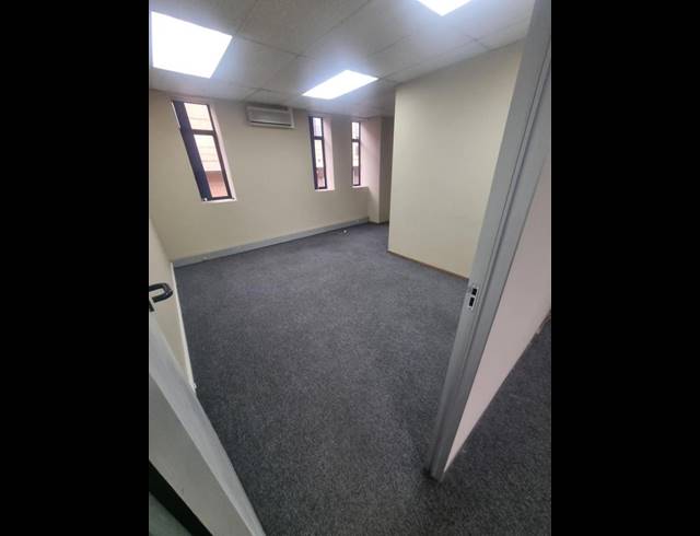 BUSINESS PROPERTY TO RENT IN BEDFORD GARDENS